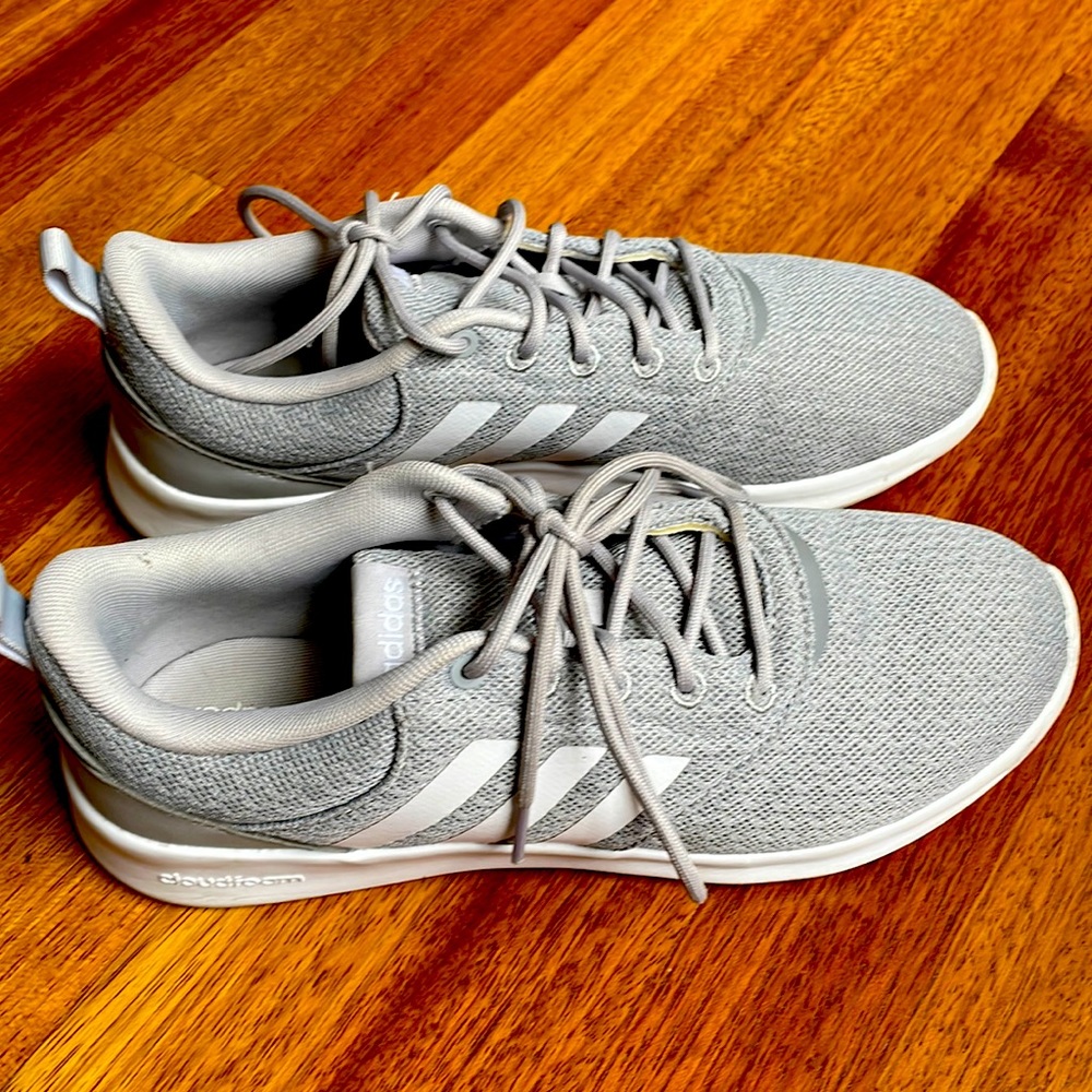 LIKE NEW ADIDAS CLOUD FOAM ATHLETIC SHOES